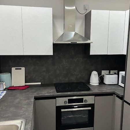 Cosy & Modern Top Floor 1-Bedroom Apartment 세인트폴스베이 외부 사진