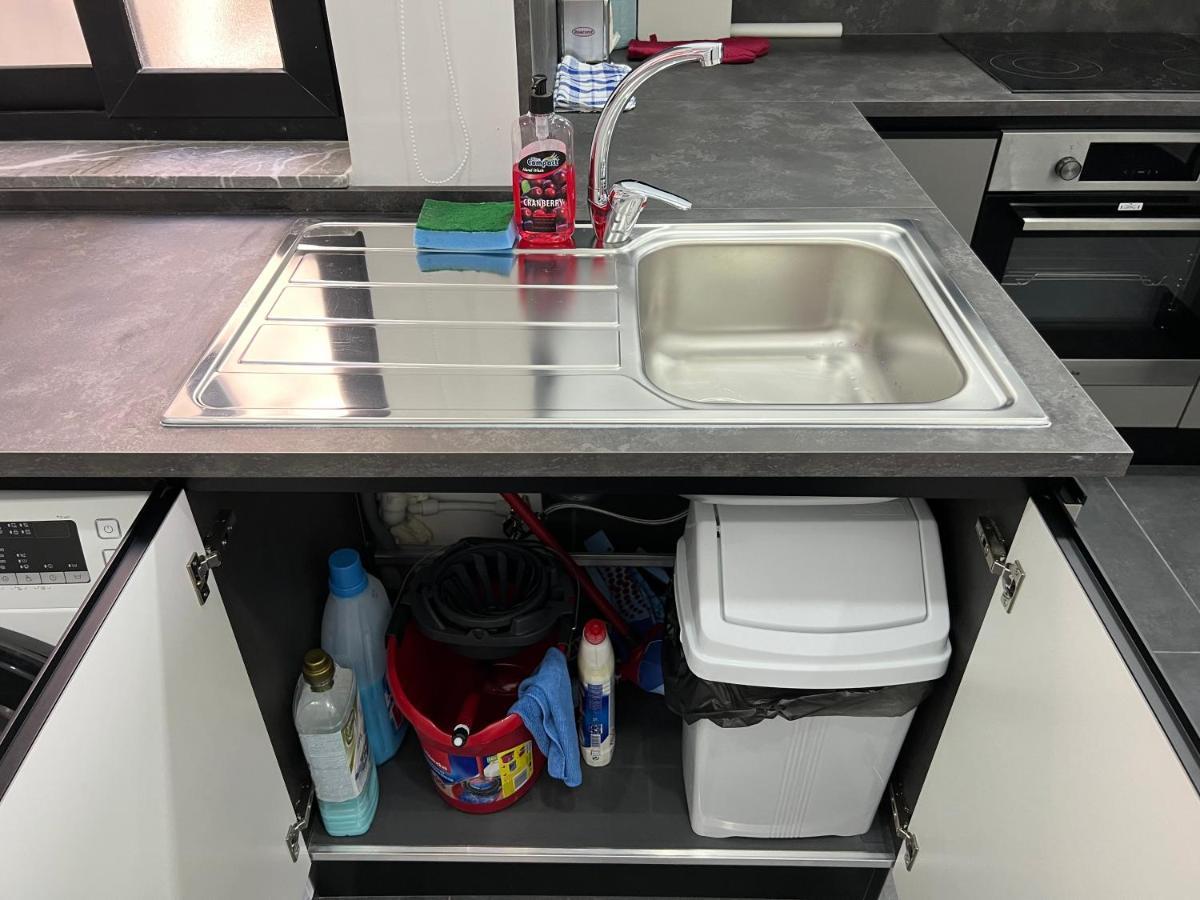 Cosy & Modern Top Floor 1-Bedroom Apartment 세인트폴스베이 외부 사진