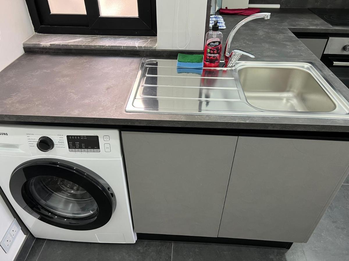 Cosy & Modern Top Floor 1-Bedroom Apartment 세인트폴스베이 외부 사진
