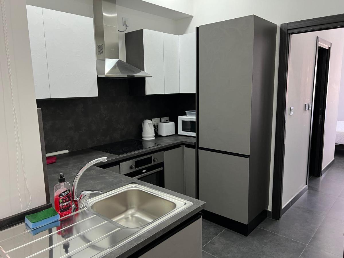 Cosy & Modern Top Floor 1-Bedroom Apartment 세인트폴스베이 외부 사진