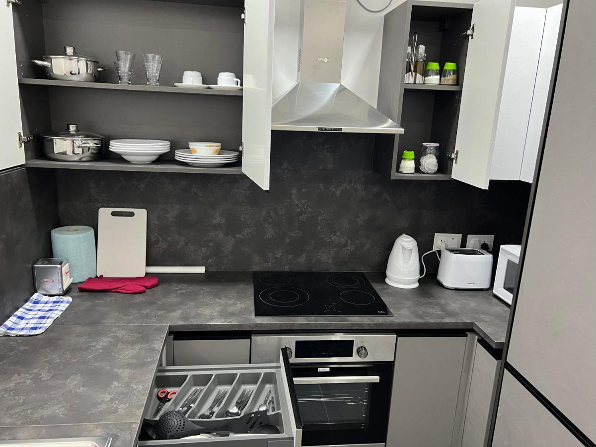 Cosy & Modern Top Floor 1-Bedroom Apartment 세인트폴스베이 외부 사진