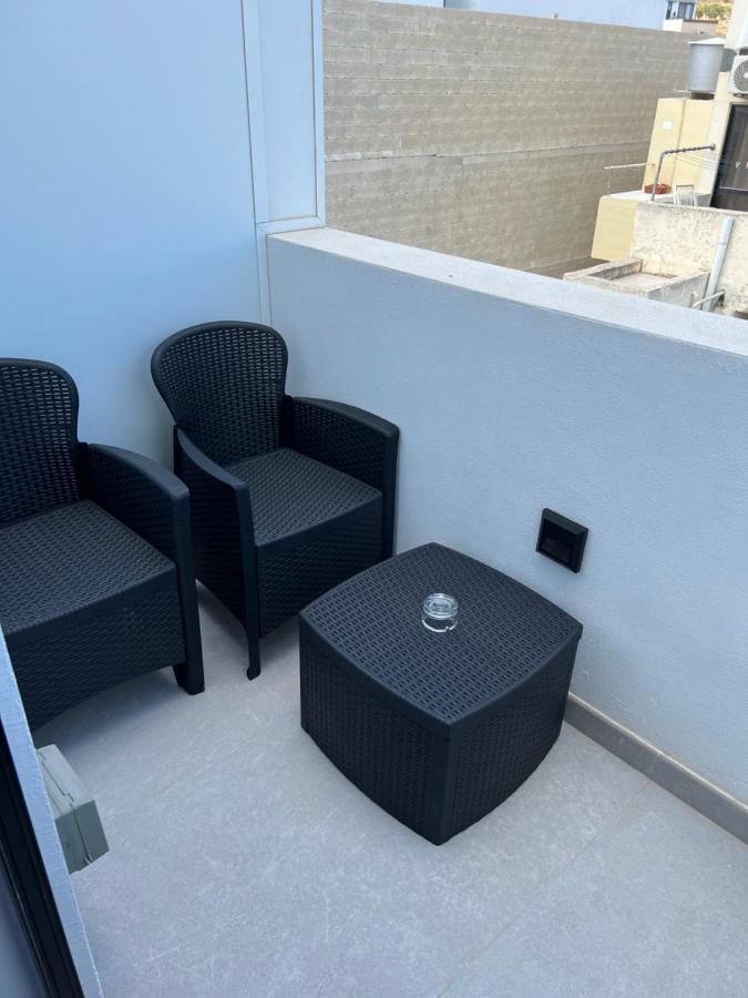 Cosy & Modern Top Floor 1-Bedroom Apartment 세인트폴스베이 외부 사진